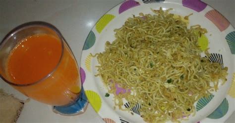 Fried indomie With egg Recipe by Salsabila umar Aliyu - Cookpad