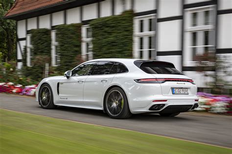 Porsche Panamera Sport Turismo hybrid range, MPG, CO2 & charging ...