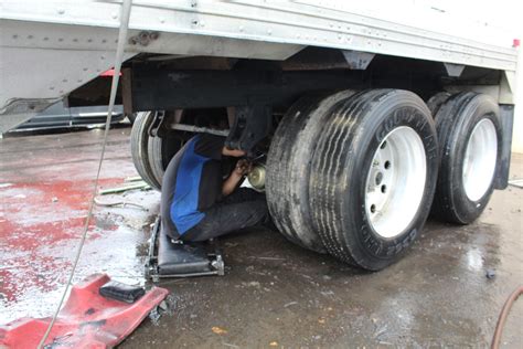 5 Tips for Replacing an Old, Heavy-Duty Truck Suspension