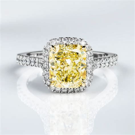 Fancy Yellow Diamond Ring, Radiant, 3.01 carat, VVS2 | Naturally Colored