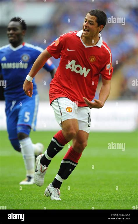 JAVIER HERNANDEZ MANCHESTER UNITED FC WEMBLEY LONDON ENGLAND 08 August ...