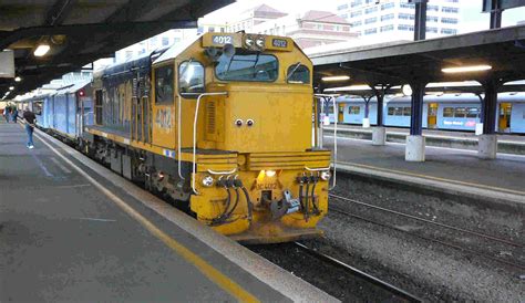 Overlander_train_at_Wellington.jpg | Living Streets Aotearoa Inc