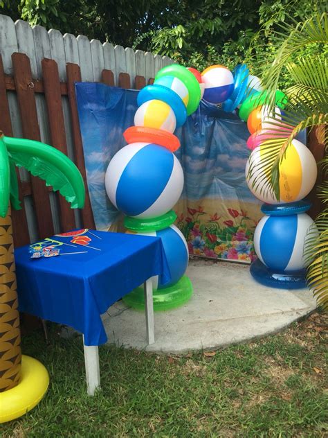 Beach ball photo-booth | Pool birthday party, Splash party, Pool party kids