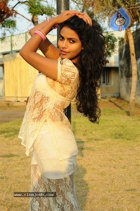 Actress Soumya Stills - Photo 2 of 10