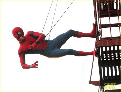 Tom Holland Performs His Own 'Spider-Man' Stunts on NYC Fire Escape ...