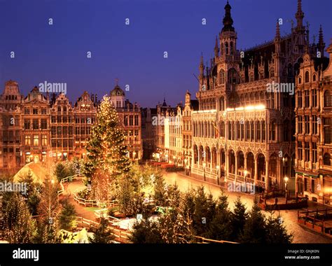 Christmas Market in the Grand Place, Brussels, Belgium Stock Photo - Alamy