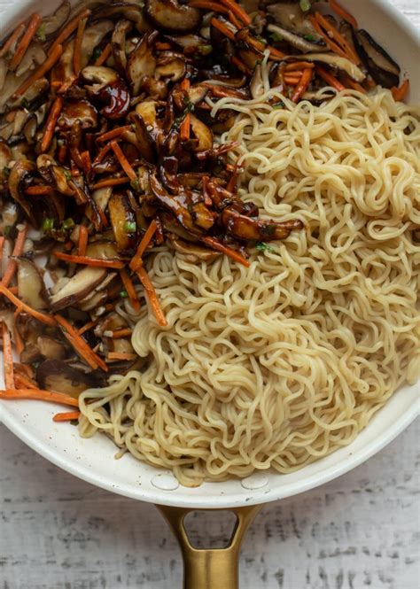 20 Minute Ramen Noodles with Sesame Fried Eggs - Veggie Ramen