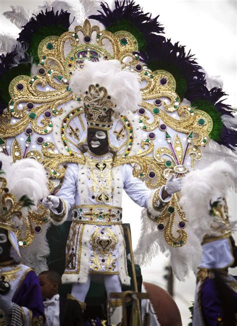 Zulu Mardi Gras 2012: Huge Parade in New Orleans | Mardi gras, Mardi ...