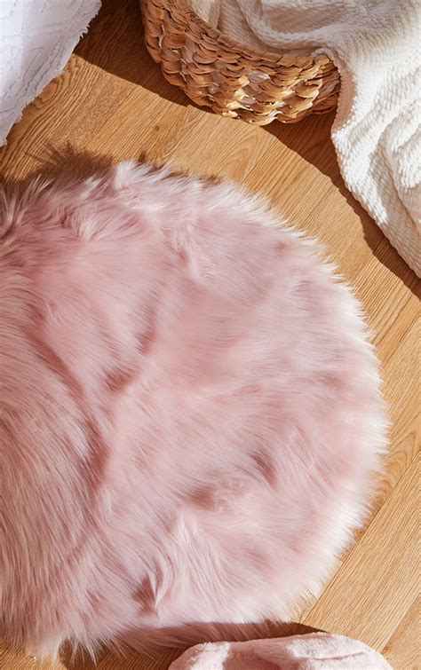 Pink Faux Fur Round Rug | Home | PrettyLittleThing