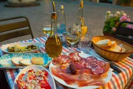 Taste of Tuscany: The complete guide to Tuscan cuisine - A World of ...