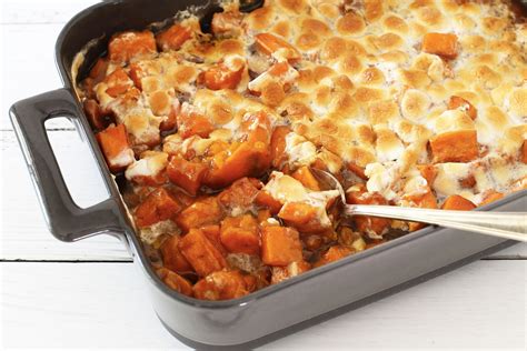 An Old-Fashioned Thanksgiving Favorite: Candied Yams With Marshmallows ...