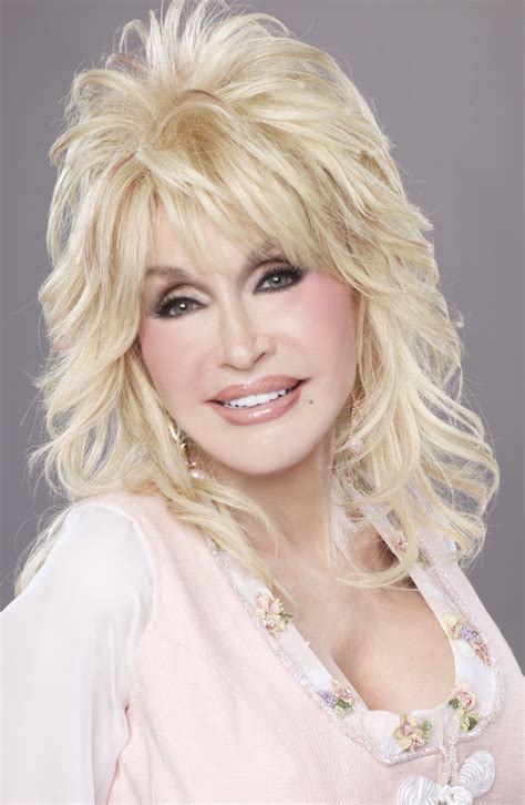 HECHOS & VIDAS: DOLLY PARTON | Dolly parton wigs, Long hair styles ...