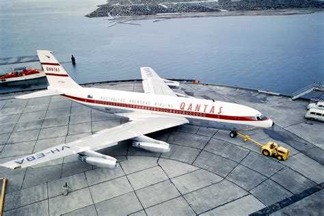 Qantas Livery Through Time - Airport Spotting