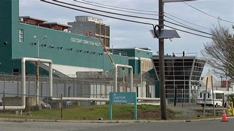 Last ICE detainees leave Essex County lockup | NJ Spotlight News