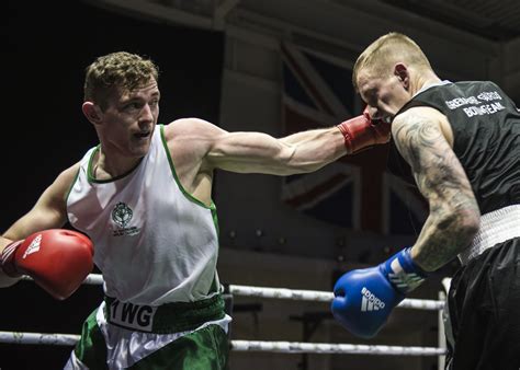 Light Heavyweight boxing contenders: Guardsman Aled Thomas Welsh Guards ...