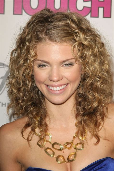 30 Best Curly Hairstyles For Women