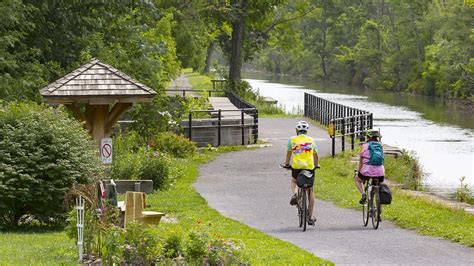 Cycle the Erie Canal bike tour follows 400 miles of New York waterway