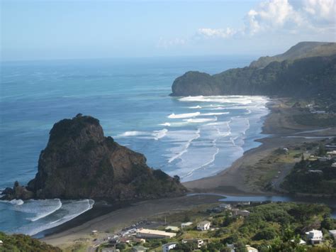 A Remarkable Day at Piha Beach, New Zealand - HubPages