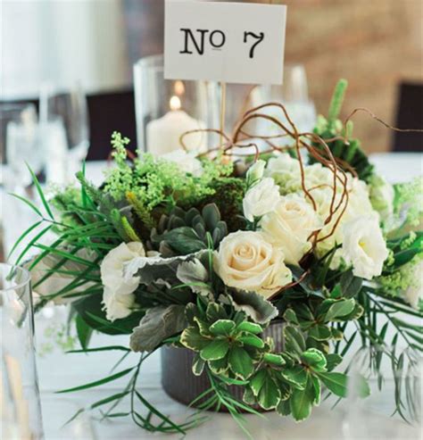 28 Centerpieces for Round Tables (in Different Styles) - EverAfterGuide