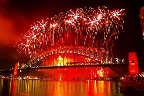 Fireworks from Sydney Harbour Bridge on New Year's Eve. | New years eve ...