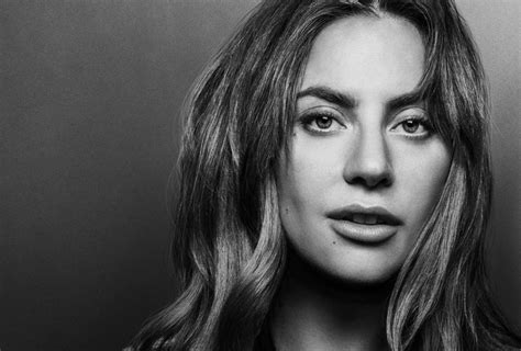 Lady Gaga is unrecognizable wearing natural makeup in 'A Star Is Born ...