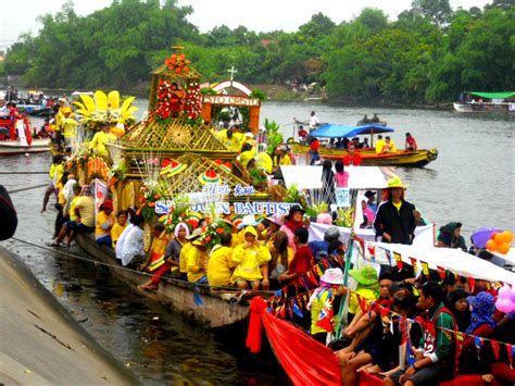 Fluvial Procession at the Calumpit Libad Festival in Bulacan | Travel ...