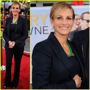 Julia Roberts: ‘Larry Crowne’ Premiere with Tom Hanks! | Julia Roberts ...