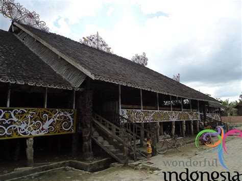 North Kalimantan Tourism - Photo Gallery - rumah adat suku dayak kenyah ...