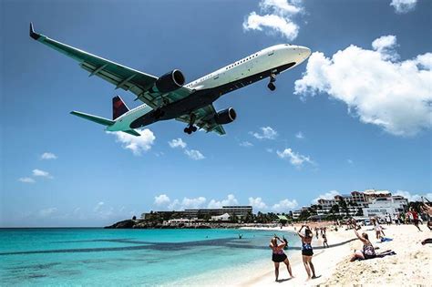 CARWIZ rent a car - St. Maarten - Maho Beach