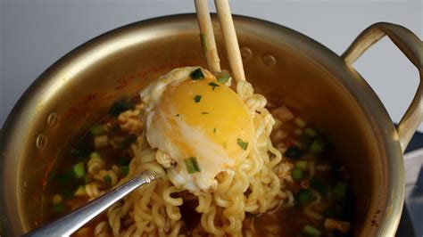 How to make Korean ramyeon (Ramyeon: 라면) aka ramen - YouTube