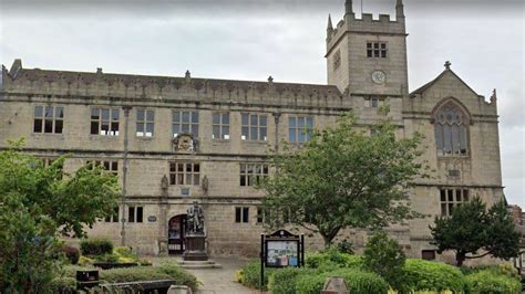 Shropshire Council to review location of libraries - BBC News