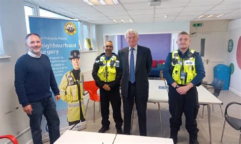 MP meets local Police Neighbourhood team at Falcon Lodge Community Hub ...