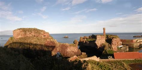 Dunbar Castle Picture 2 Victoria Harbour Midlothian East Lothian ...