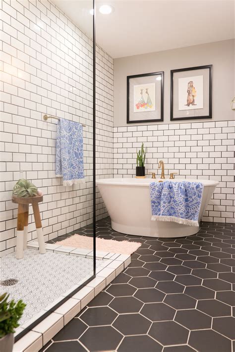 45 Elegant White Hexagon Bathroom Tile Design Ideas | White bathroom ...