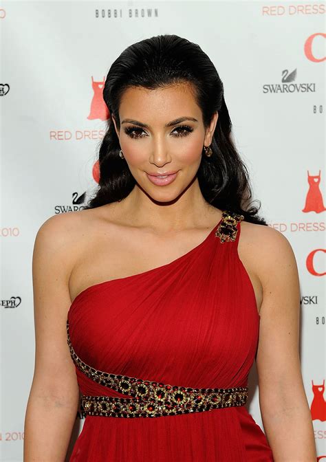 Kim Kardashian – pink lipstick red dress | Canadian Beauty