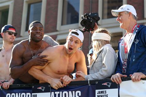 Patriots Fan Makes Gronk A Sexual Offer He Can't Refuse During Super ...