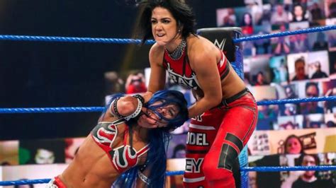 Backstage Notes On WWE's Bayley Vs. Sasha Banks Feud