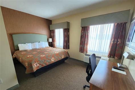 King Luxury Suite – Randolph Inn & Suites Winchester Indiana