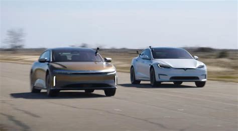 Watch a drag race between Tesla's Model S Plaid and the Lucid Air