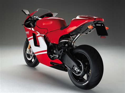 Ducati Desmosedici RR, The Original Ducati V4 Superbike - Asphalt & Rubber