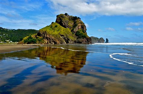 Piha Beach, New Zealand by Viktoria-and-Veniamin on 500px | Beautiful ...