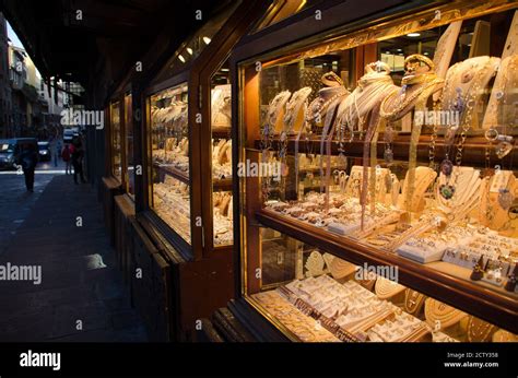 Jewelry shop on the Ponte Vecchio bridge,Florence Italy Stock Photo - Alamy