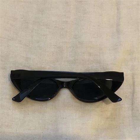 Black trendy sunglasses 😎 MESSAGE BEFORE BUYING - Depop