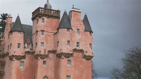 Castle which inspired Walt Disney is pretty in pink again - BBC News