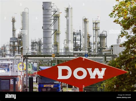 Dow chemical logo hi-res stock photography and images - Alamy