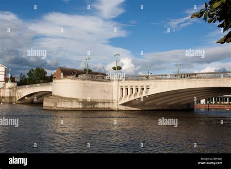 Caversham Bridge near Reading, Berkshire Stock Photo - Alamy