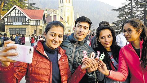 Tourists throng Himachal hills to ring in New Year - Hindustan Times