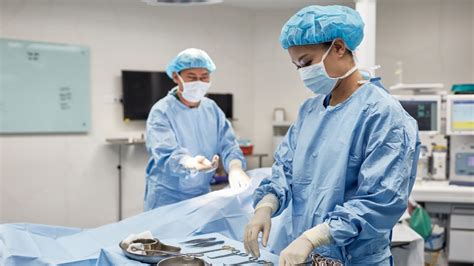 How to Become a Surgical Tech: Top Degree Programs to Consider ...