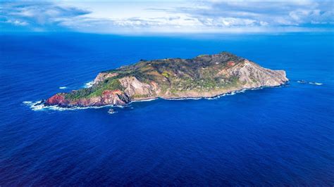 Exploring Pitcairn Island by Drone. Home of the descendants of the ...