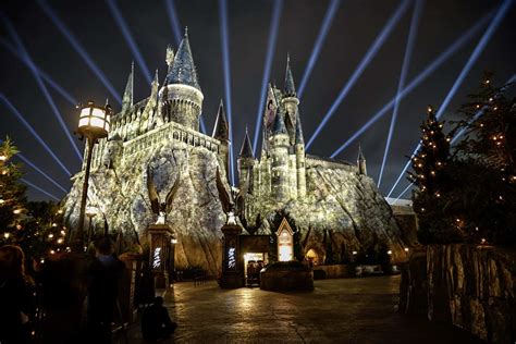 The Nighttime Lights at Hogwarts Castle at Universal Islands of ...